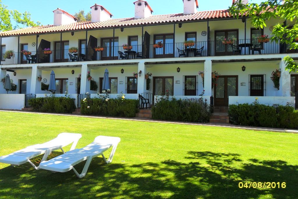 Hotel Apartamento Rural Finca La Media Legua Aracena Buitenkant foto